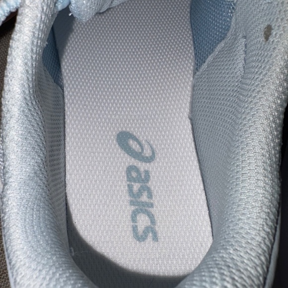 Asics | Women's Upcourt 5 Volleyball Shoes | Size 8 - Picture 4 of 8